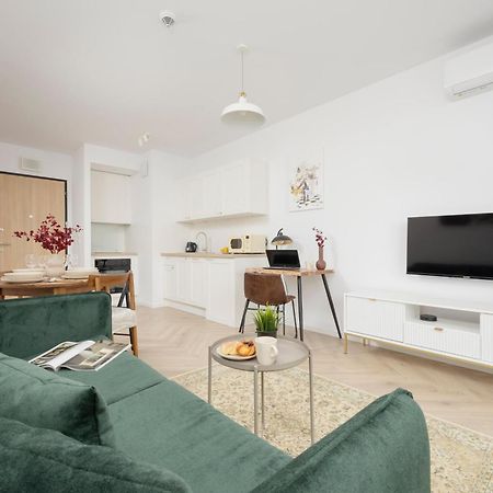 Modern Apartment With Balcony Near Aleje Jerozolimskie By Noclegi Renters Warsaw Exterior photo
