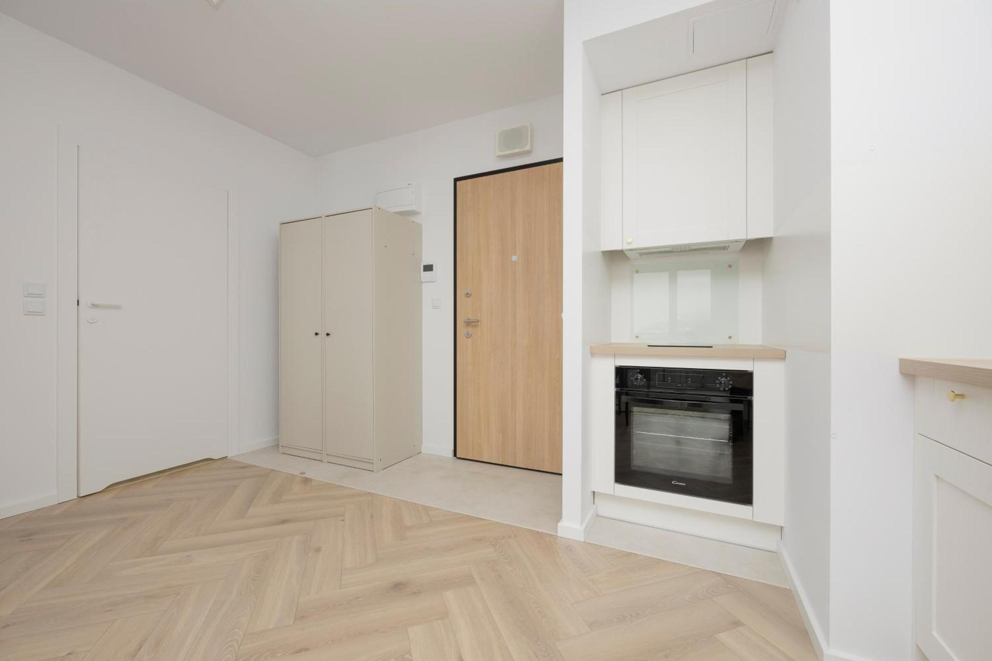 Modern Apartment With Balcony Near Aleje Jerozolimskie By Noclegi Renters Warsaw Exterior photo